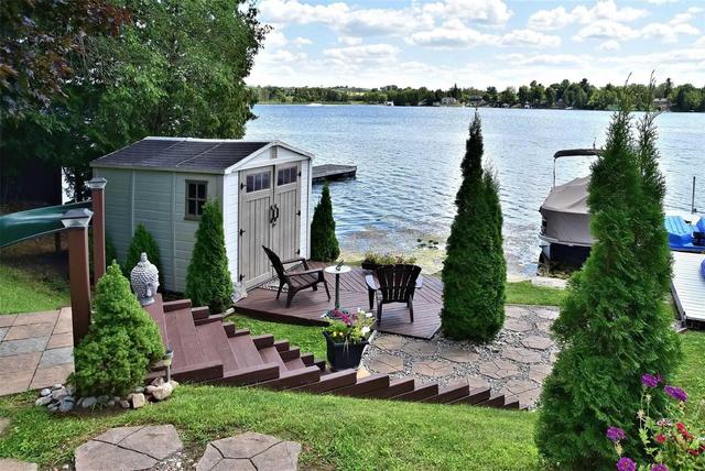 52 Charlore Park Dr, House detached with 2 bedrooms, 1 bathrooms and 6 parking in Kawartha Lakes ON | Image 3