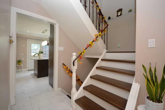 56 Rutherford Rd N, House detached with 4 bedrooms, 3 bathrooms and 5 parking in Brampton ON | Image 7