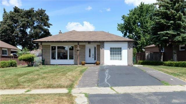 4 Aberdeen Cres, House detached with 3 bedrooms, 2 bathrooms and 4 parking in Brampton ON | Image 1