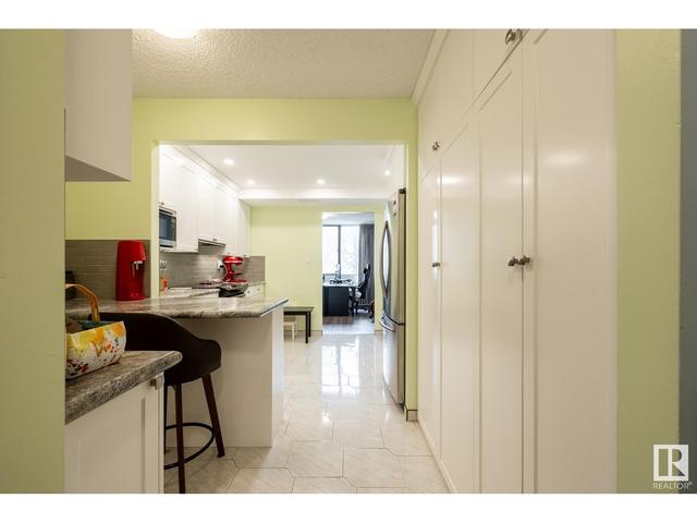 202 - 9921 104 St Nw, Condo with 2 bedrooms, 1 bathrooms and 1 parking in Edmonton AB | Image 5