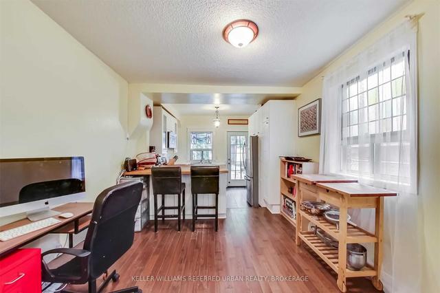131 Lansdowne Ave, House attached with 3 bedrooms, 2 bathrooms and 1 parking in Toronto ON | Image 4