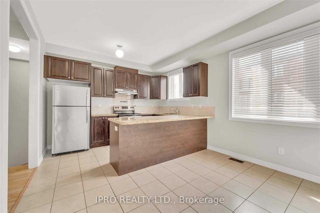 13 Shiff Cres, House attached with 4 bedrooms, 3 bathrooms and 2 parking in Brampton ON | Image 10