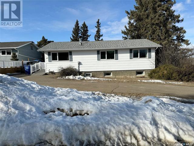 62 28th Street, House detached with 5 bedrooms, 3 bathrooms and null parking in Battleford SK | Image 2