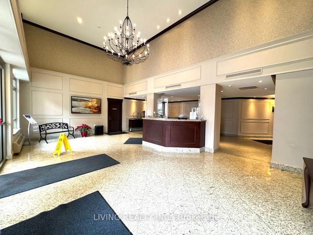 605 - 1 Clairtrell Rd, Condo with 3 bedrooms, 2 bathrooms and 1 parking in Toronto ON | Image 5