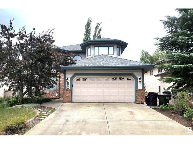 190 Meadowview Dr, House detached with 4 bedrooms, 3 bathrooms and 4 parking in Edmonton AB | Card Image
