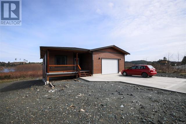 6235 Hunt St, House detached with 4 bedrooms, 3 bathrooms and 4 parking in Port Hardy BC | Image 2