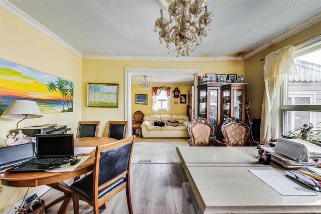 6 Arthur St, House detached with 2 bedrooms, 2 bathrooms and 3 parking in Toronto ON | Image 6