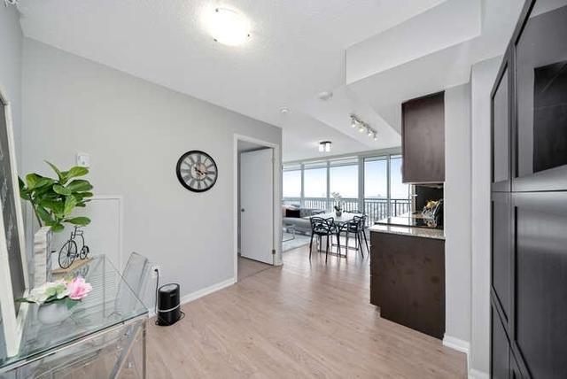 2307 - 830 Lawrence Ave W, Condo with 1 bedrooms, 1 bathrooms and 1 parking in Toronto ON | Image 4