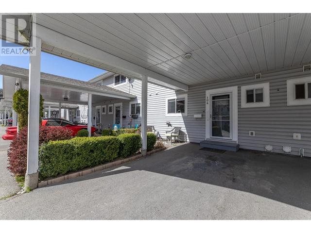 104 - 3315 Wilson Street, House attached with 3 bedrooms, 1 bathrooms and 1 parking in Penticton BC | Image 3