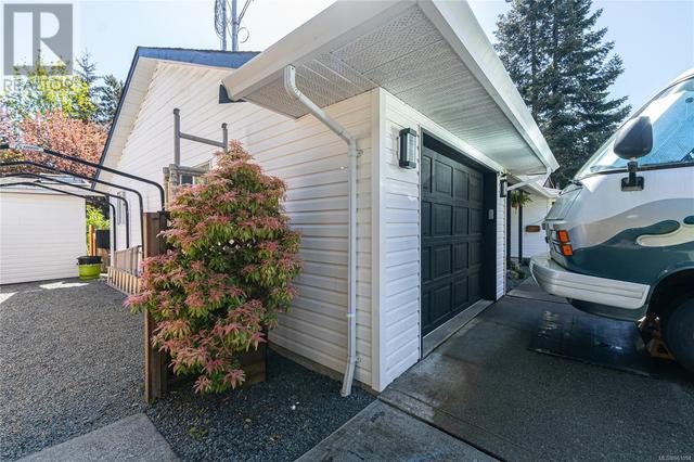 6827 Burr Dr, House detached with 3 bedrooms, 2 bathrooms and 4 parking in Sooke BC | Image 33
