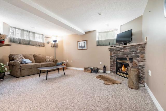 49 Falling Brook Dr, House detached with 3 bedrooms, 3 bathrooms and 6 parking in Barrie ON | Image 7