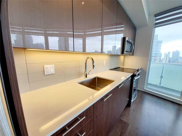 2402 - 403 Church St, Condo with 2 bedrooms, 2 bathrooms and 1 parking in Toronto ON | Image 11