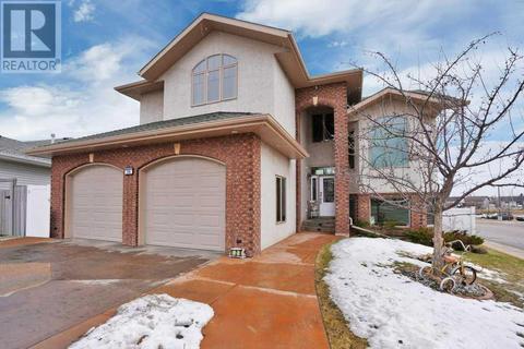 128 Irving Crescent, House detached with 4 bedrooms, 3 bathrooms and 2 parking in Red Deer AB | Card Image