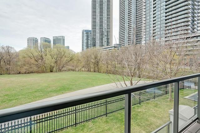 th5 - 2230 Lake Shore Boulevard W, House attached with 3 bedrooms, 2 bathrooms and 2 parking in Toronto ON | Image 8