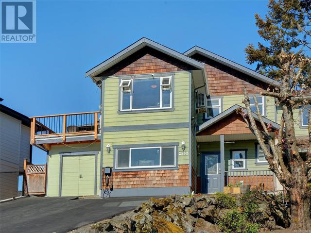 2562 Wentwich Rd, House detached with 5 bedrooms, 3 bathrooms and 3 parking in Langford BC | Image 1