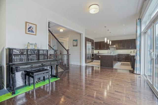 17 Francesco Crt, House detached with 4 bedrooms, 5 bathrooms and 6 parking in Markham ON | Image 5