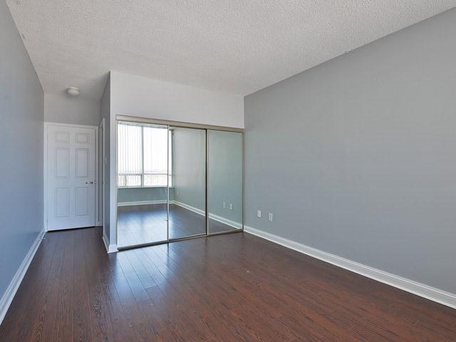 2303 - 24 Hanover Rd, Condo with 2 bedrooms, 2 bathrooms and 2 parking in Brampton ON | Image 11