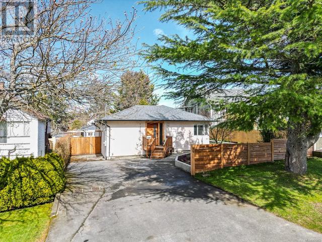 36 Hampton Rd, House detached with 4 bedrooms, 4 bathrooms and 3 parking in Saanich BC | Image 2