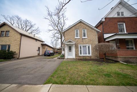 13 Huron St, House detached with 3 bedrooms, 1 bathrooms and 1 parking in Brantford ON | Card Image