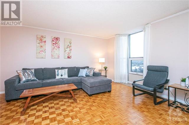 1105 - 2951 Riverside Drive, Condo with 2 bedrooms, 1 bathrooms and 1 parking in Ottawa ON | Image 8