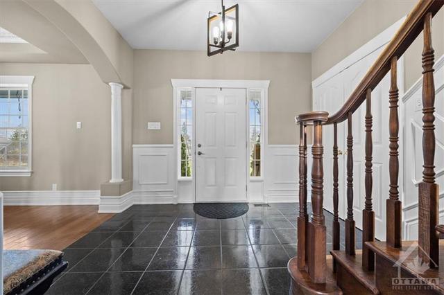 899 Oak Creek Road, House detached with 6 bedrooms, 4 bathrooms and 25 parking in Ottawa ON | Image 2