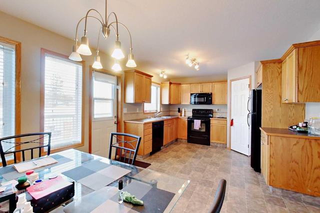 82 Jaspar Crescent, House detached with 5 bedrooms, 3 bathrooms and 2 parking in Red Deer AB | Image 6
