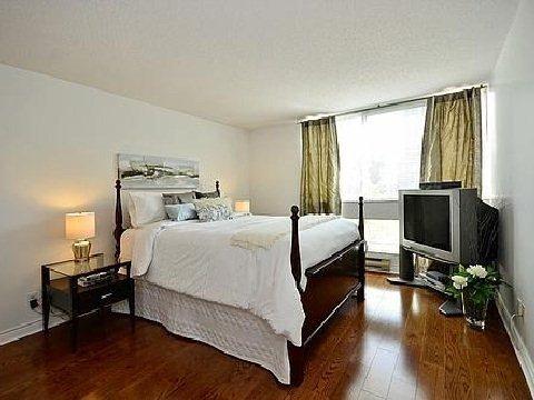 th 2 - 11 Broadway Ave, Townhouse with 2 bedrooms, 2 bathrooms and 1 parking in Toronto ON | Image 6