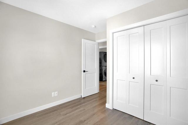 137 Crestridge Common Sw, Home with 3 bedrooms, 2 bathrooms and 4 parking in Calgary AB | Image 23