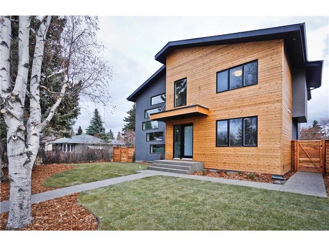 56 45 Street Sw, House detached with 6 bedrooms, 4 bathrooms and 2 parking in Calgary AB | Image 2