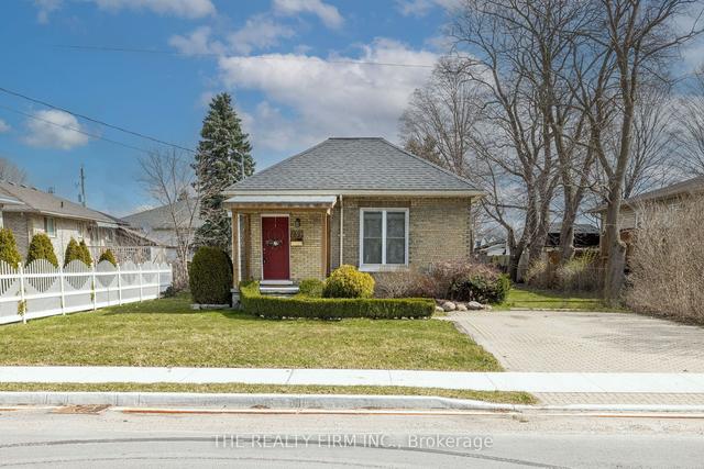 239 Queen St, House detached with 3 bedrooms, 1 bathrooms and 4 parking in Strathroy Caradoc ON | Image 1