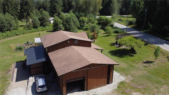 4078 Mizon Road, House detached with 4 bedrooms, 2 bathrooms and 19 parking in Columbia Shuswap E BC | Image 14