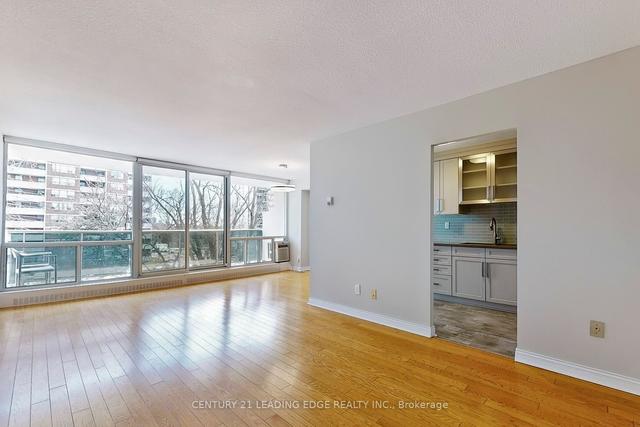 410 - 30 Sunrise Ave, Condo with 3 bedrooms, 2 bathrooms and 1 parking in Toronto ON | Image 2