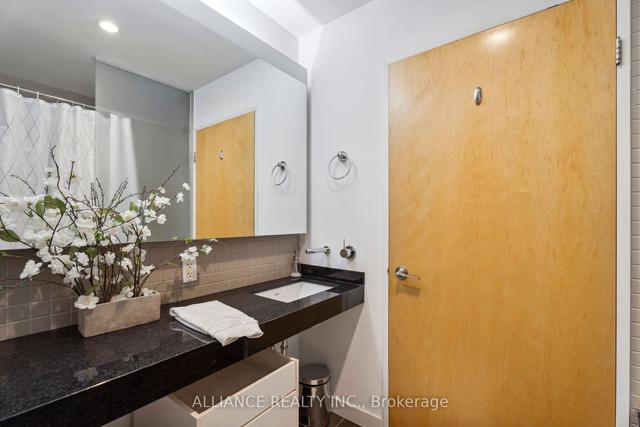 927 - 1 Shaw St, Condo with 1 bedrooms, 2 bathrooms and 1 parking in Toronto ON | Image 24