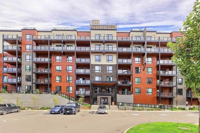 416 - 302 Essa Rd, Condo with 2 bedrooms, 2 bathrooms and 1 parking in Barrie ON | Card Image