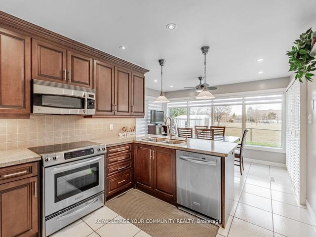 60 Newgreen Cres, House detached with 4 bedrooms, 4 bathrooms and 4 parking in Brampton ON | Image 2