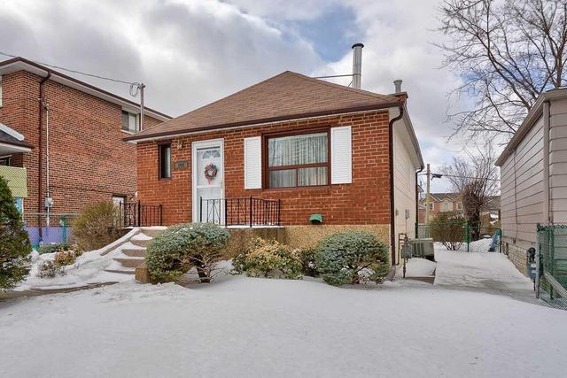 104 Magnolia Ave, House detached with 2 bedrooms, 2 bathrooms and 5 parking in Toronto ON | Image 1