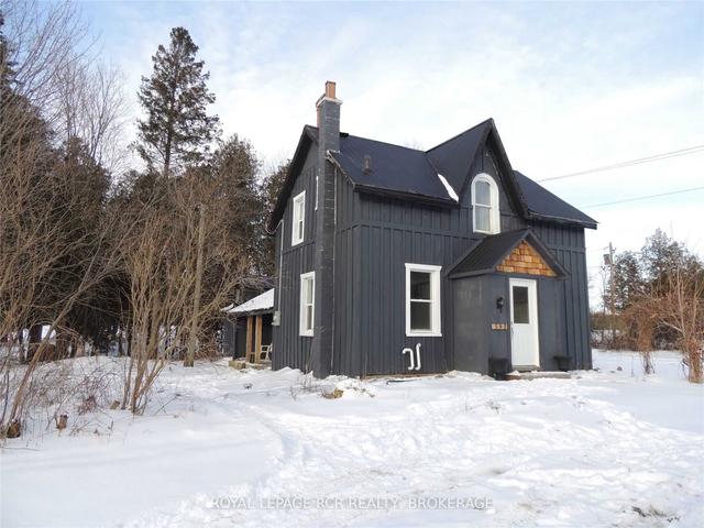 592 Lambton St, House detached with 3 bedrooms, 2 bathrooms and 20 parking in West Grey ON | Image 1