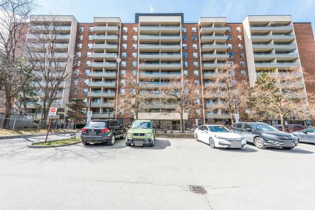 910 - 19 Four Winds Dr, Condo with 3 bedrooms, 2 bathrooms and 1 parking in Toronto ON | Image 1