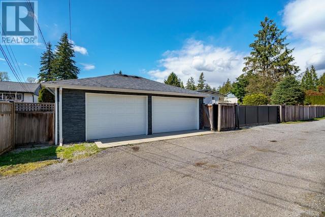 3956 Sefton Street, House detached with 4 bedrooms, 3 bathrooms and 4 parking in Port Coquitlam BC | Image 39