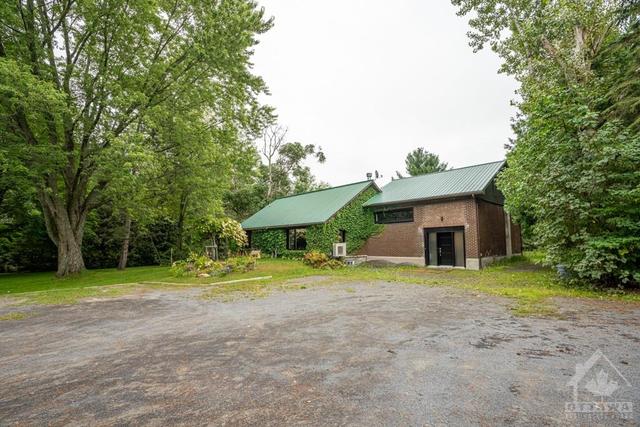 5536 County Road 10 Road, House detached with 3 bedrooms, 2 bathrooms and 20 parking in The Nation ON | Image 13