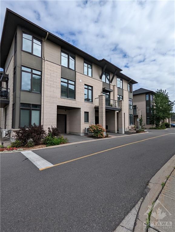 115 Chaperal Private, Townhouse with 2 bedrooms, 2 bathrooms and 2 parking in Ottawa ON | Image 2