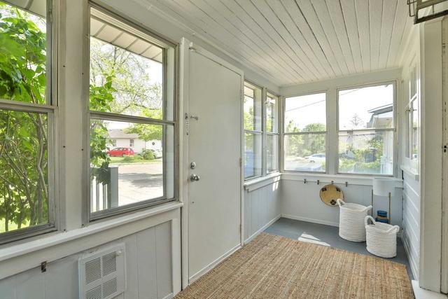64 Thirty First St, House detached with 2 bedrooms, 2 bathrooms and 2 parking in Toronto ON | Image 6