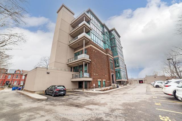 103 - 50 Murray St W, Condo with 2 bedrooms, 1 bathrooms and 1 parking in Hamilton ON | Image 11