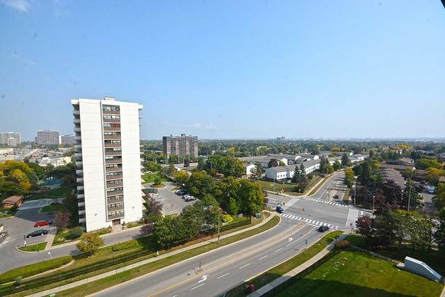 1214 - 4 Lisa St, Condo with 2 bedrooms, 1 bathrooms and 1 parking in Brampton ON | Image 9