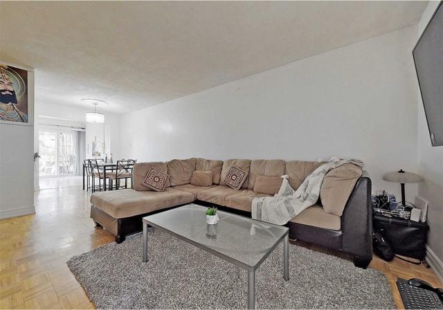 66 Larksmere Crt, House attached with 3 bedrooms, 3 bathrooms and 5 parking in Markham ON | Image 17