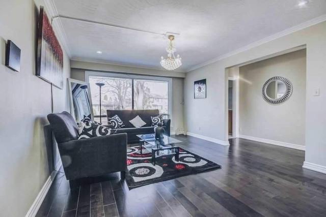 106 Silurian Rd, House detached with 3 bedrooms, 4 bathrooms and 2 parking in Toronto ON | Image 4