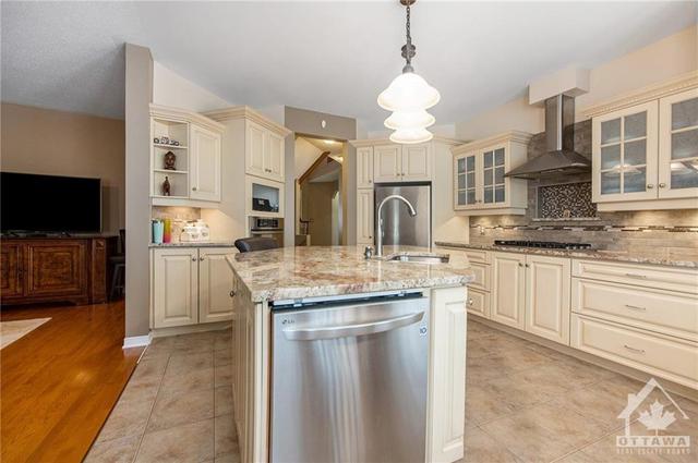 49 Pondhollow Way, House detached with 5 bedrooms, 4 bathrooms and 4 parking in Ottawa ON | Image 12