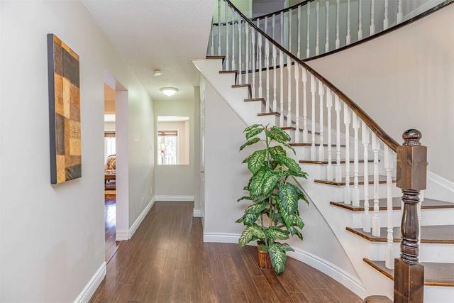 9 Cox Cres, House detached with 4 bedrooms, 3 bathrooms and 8 parking in Brampton ON | Image 7