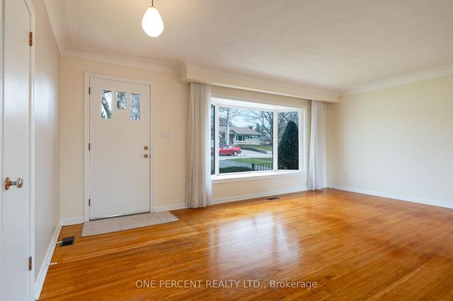 45 First St, House detached with 3 bedrooms, 2 bathrooms and 4 parking in Hamilton ON | Image 3