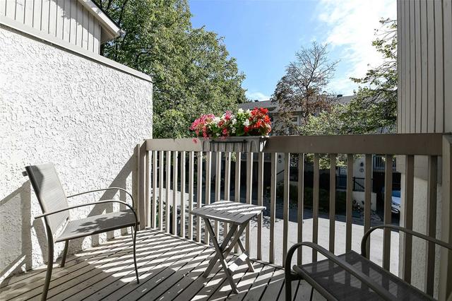 4 Tyson Shepway, Townhouse with 3 bedrooms, 2 bathrooms and 2 parking in Toronto ON | Image 2